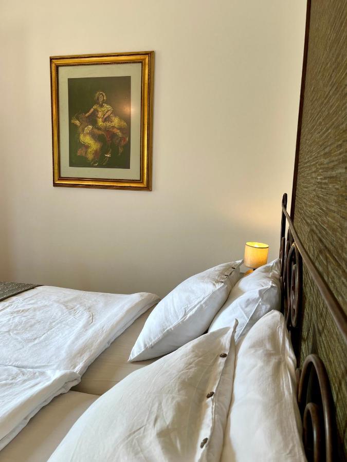Apartmani Zora Cres Exteriör bild