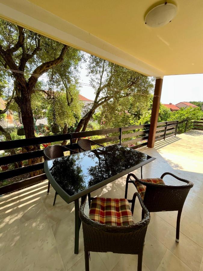 Apartmani Zora Cres Exteriör bild