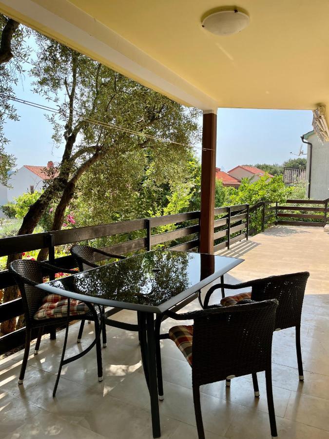 Apartmani Zora Cres Exteriör bild